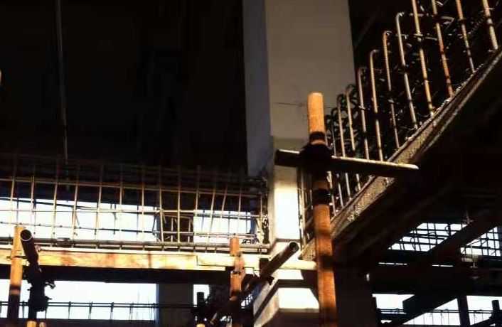雅江一厂房梁柱截面加大施工